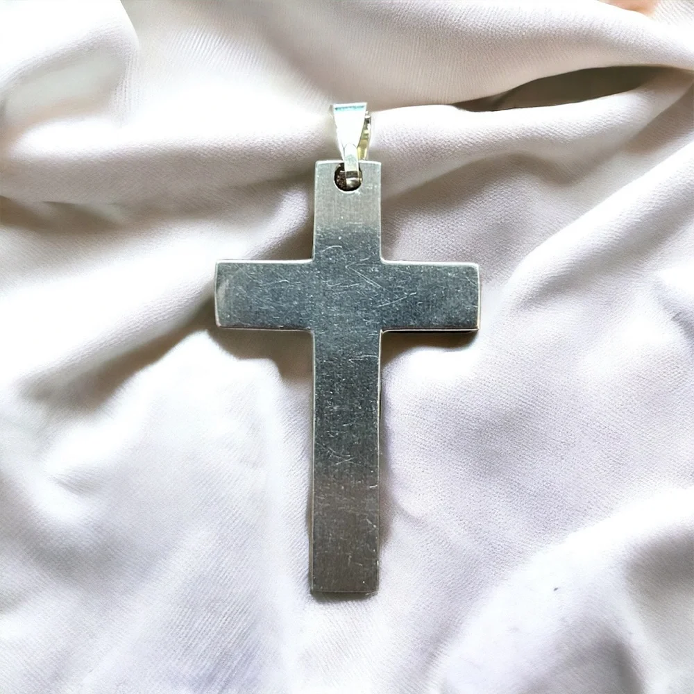 Stainless Steel Carbon Fiber inlay with diamond accent in center